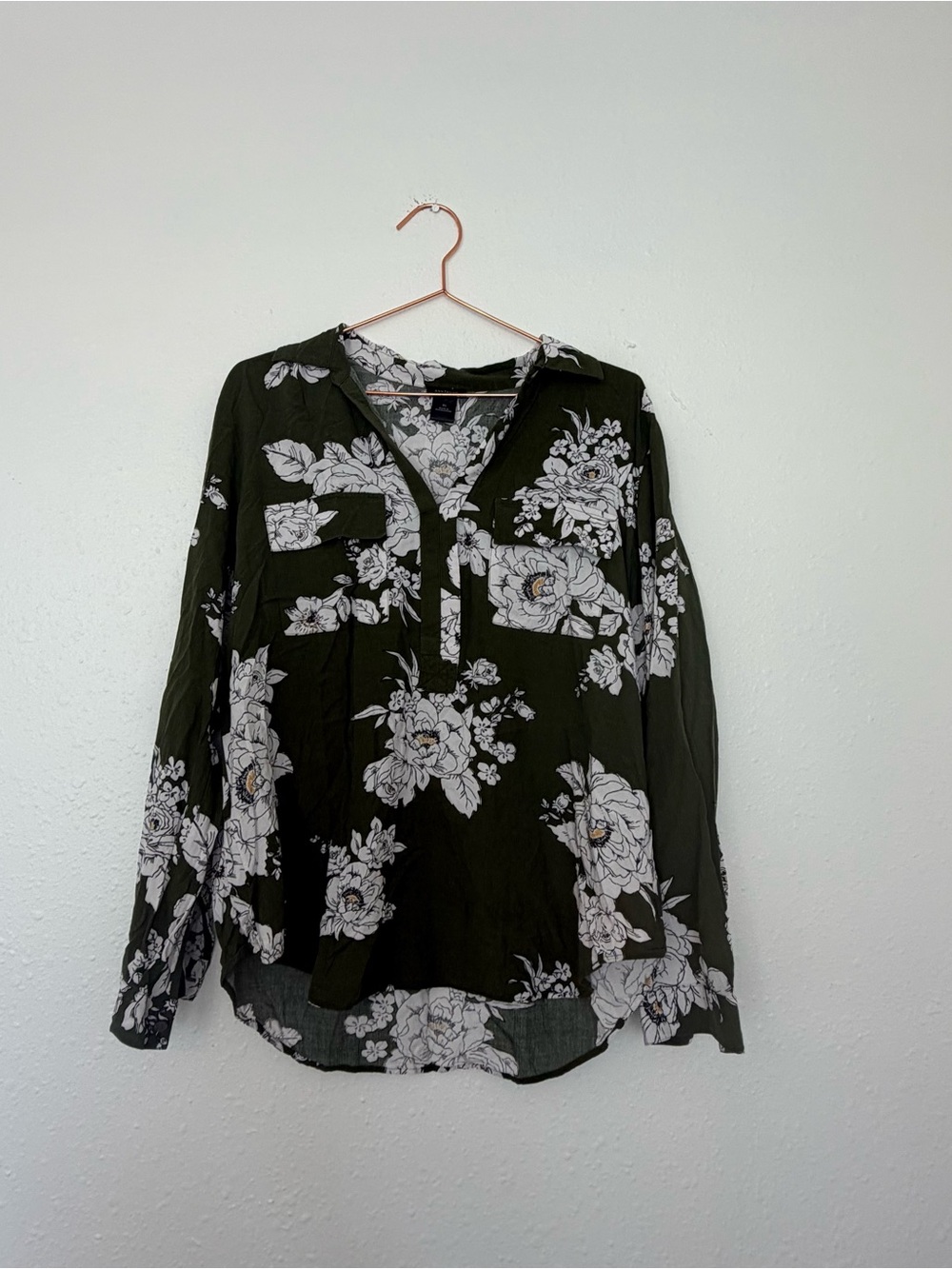 Ann Taylor factory Olive Green Floral Button-Front Blouse